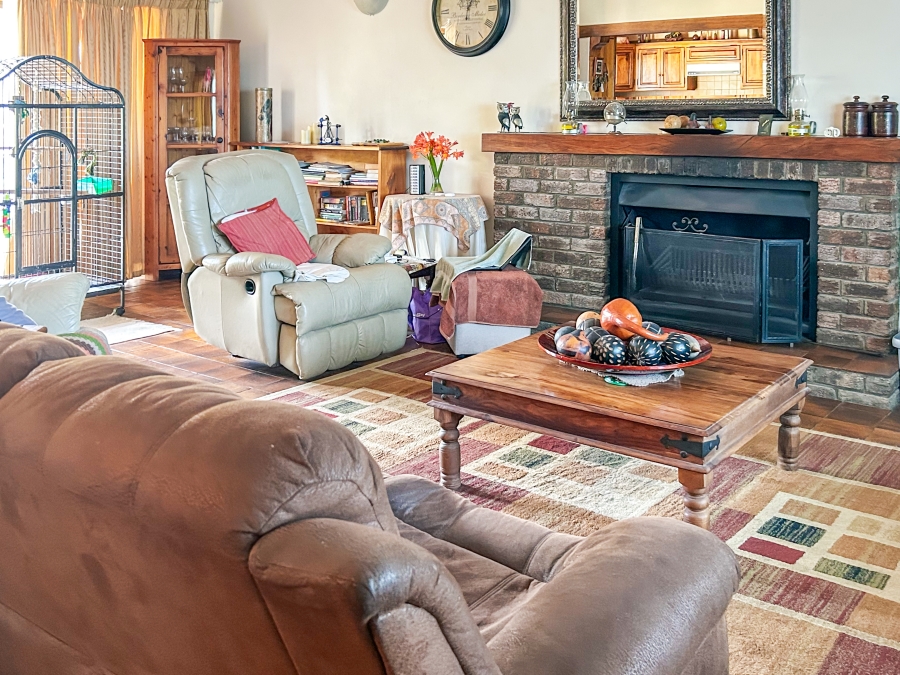 8 Bedroom Property for Sale in Greenfields Western Cape